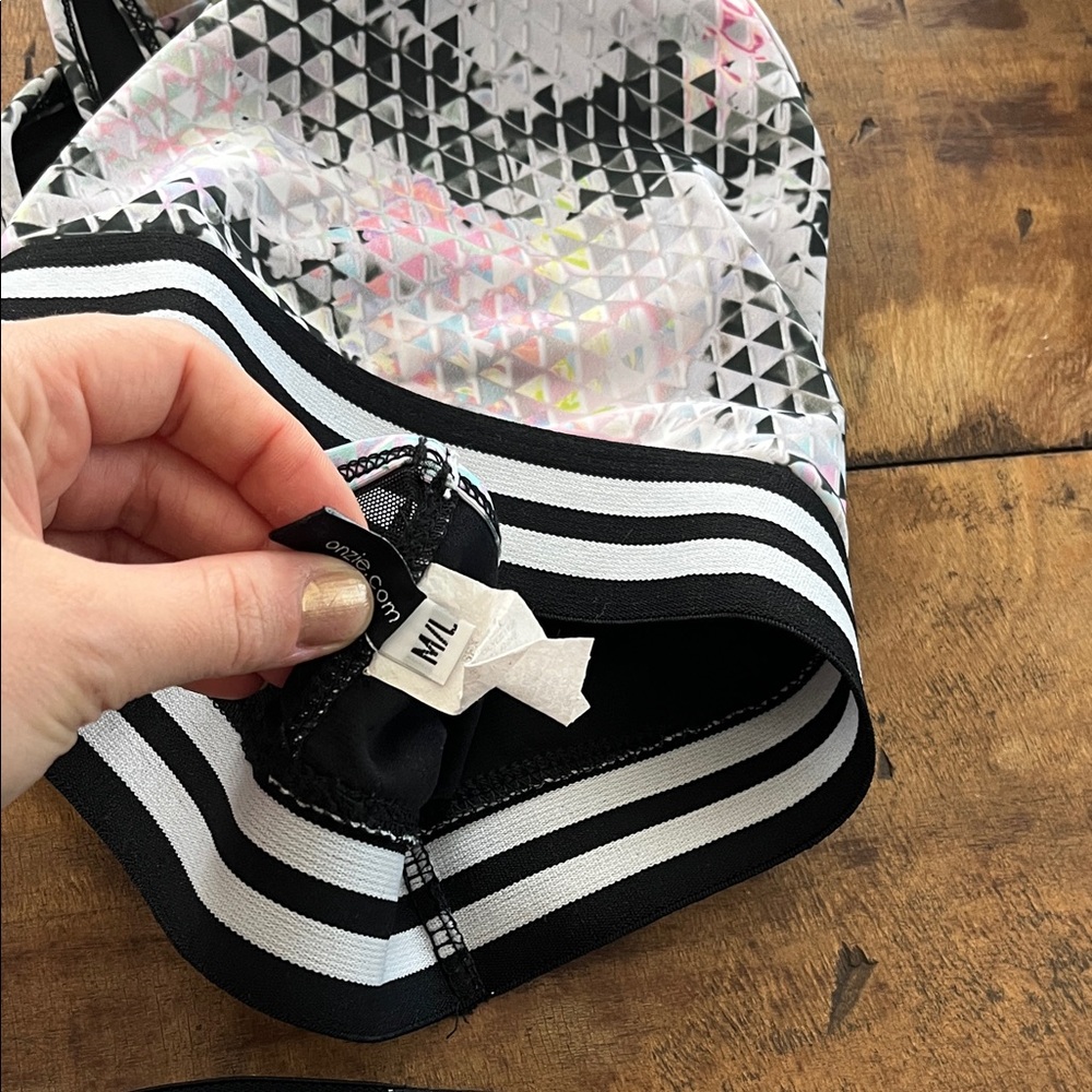 Patterned Leggings And Top Set - image 4